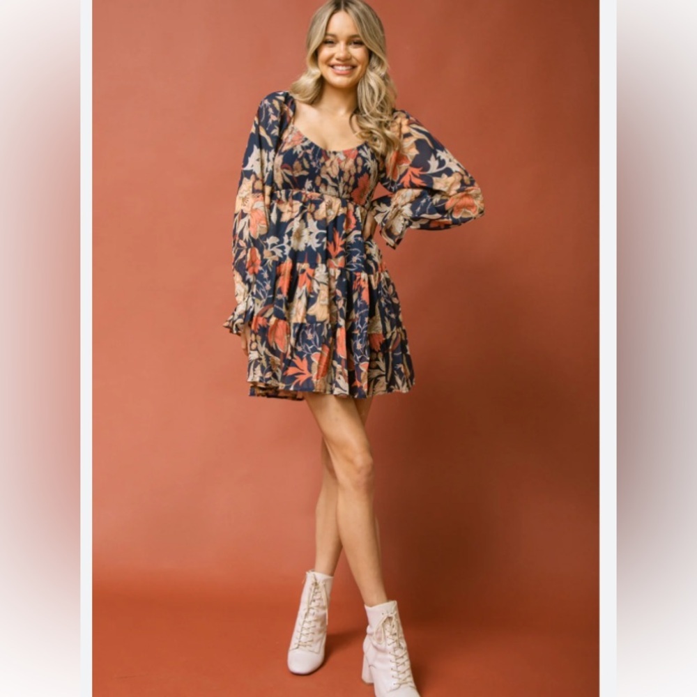 Flying Tomato “Keeper of My Heart” dress. Navy floral. Perfect condition. Size M